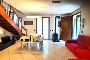 Polesella, villetta bifamiliare come nuova