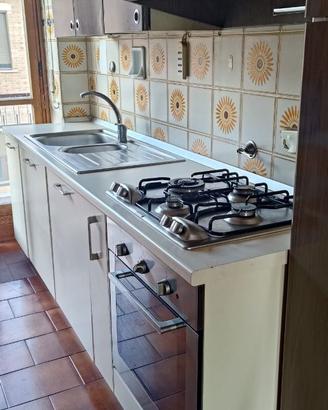Cucina Cibi completa + pensili + frigo + sedie