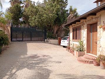 Quadrilocale semi-indipendente ristrutturato