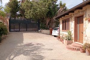 Quadrilocale semi-indipendente ristrutturato