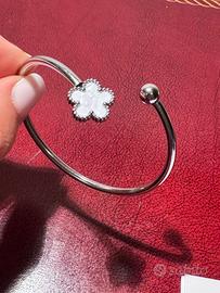 Bracciale rigido fiore
