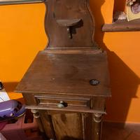 Comodino  in legno