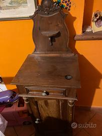 Comodino  in legno