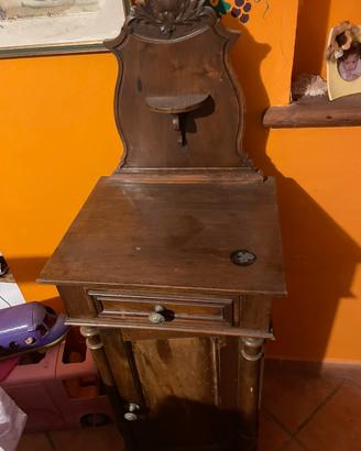 Comodino  in legno