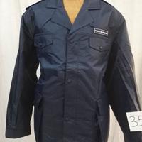 Giacca a vento con manicotti nelle maniche