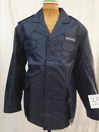 Giacca a vento con manicotti nelle maniche