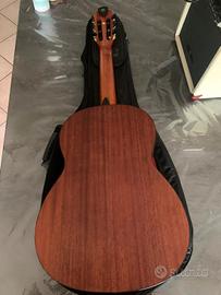 set di strumenti musicali e un amplificatore 