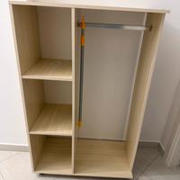Armadio / mobile guardaroba in legno con ripiani