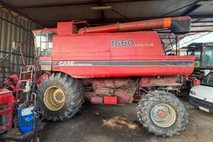 Mietitrebbia Case 1660