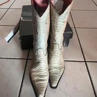 Texani in pitone vero