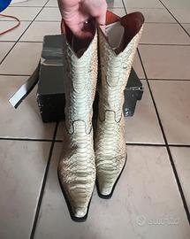 Texani in pitone vero