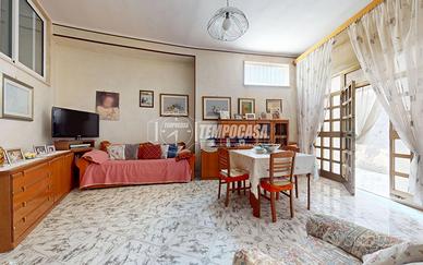 CASA SINGOLA CON TERRAZZO