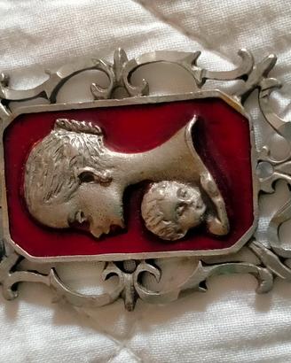 collana con medaglione in peltro anni 70