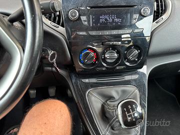 Lancia y momo design