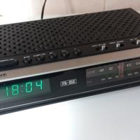 Radiosveglia  marca EXPERT, vintage primi anni 80.