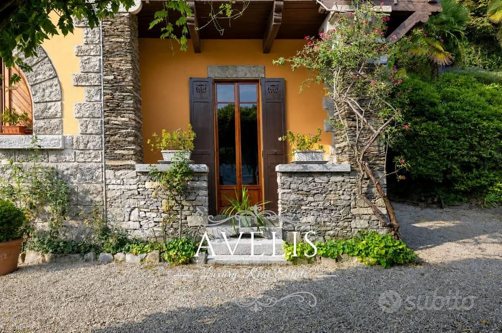 Villa di 430 m² con più di 5 locali e box auto dop - Altro