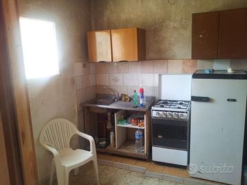 CUCINA DIVANO FRIGORIFERO MOBILI