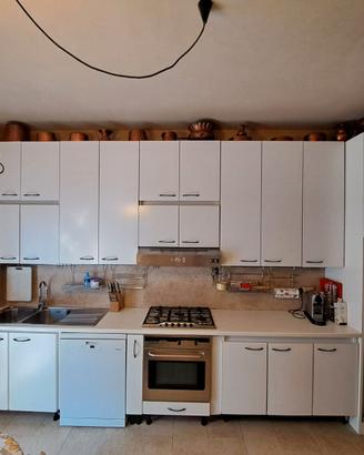 cucina SCIC compresa di elettrodomestici
