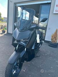 Yamaha X-Max 300 TECH MAX NERO O MAGMA