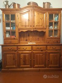 Credenza, tavolo e giropanca in legno massello