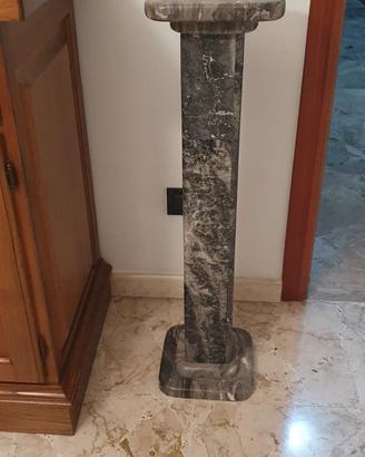 posacenere. e. colonna in. marmo