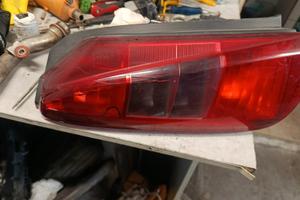 STOP POSTERIORE COMPL.DI PLACCH. PORTALAMPADA LANC