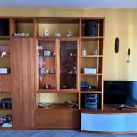 Mobile soggiorno color ciliegio e bianco