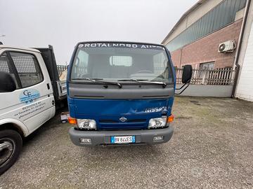 nissan cabstar ribaltabile trilaterale