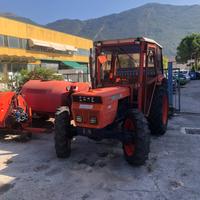 Trattori agricoli è atrezzi agricoli