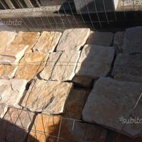 Di colore giallo PIETRE DI TRANI