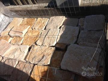 Di colore giallo PIETRE DI TRANI