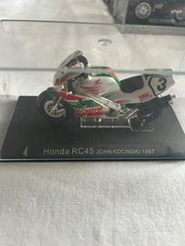 Modellino Honda rc45 john kocinski 1997 con teca
