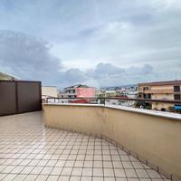 4 LOCALI A GIUGLIANO IN CAMPANIA