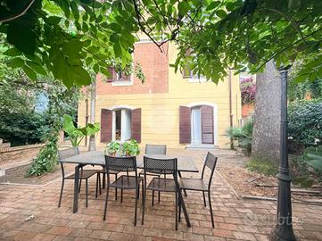 PORZIONE DI BIFAMILIARE A ROMA