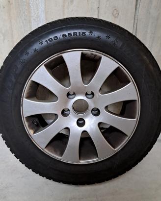 Set 4 Cerchi + Pneumatici invernali 195/65 R15