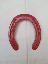 Ferro di cavallo rosso portafortuna