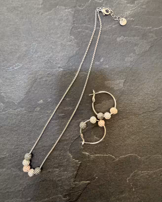 Collana e orecchini stroili