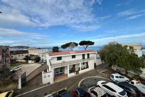 3 LOCALI A CASAMICCIOLA TERME