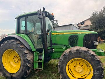 John Deere 6820