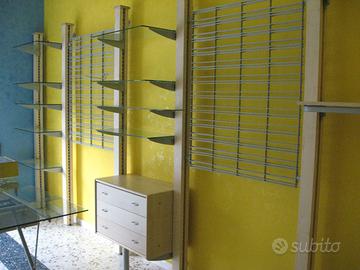 ARREDAMENTO COMPLETO PER NEGOZIO