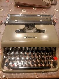 macchina da scrivere Olivetti 22