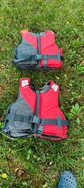 Due giubbetti salvagente Decathlon