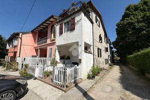 CASA SEMINDIPENDENTE A SANT'ILARIO D'ENZA
