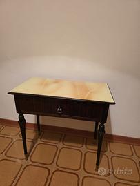 Comodini, comò e specchiera