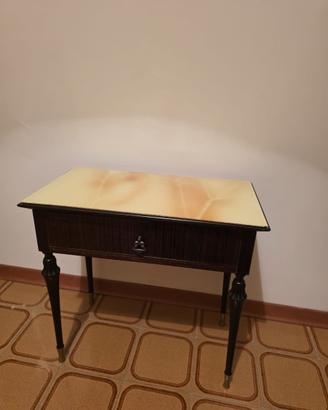 Comodini, comò e specchiera