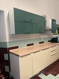 Cucina + fornello con forno + frigorifero