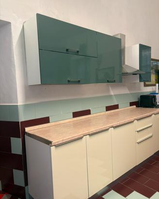 Cucina + fornello con forno + frigorifero