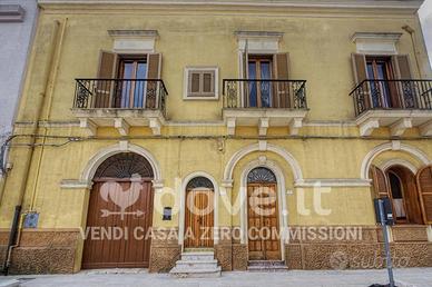 Villa di 312 m² con più di 5 locali a Latiano