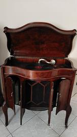 Grammofono in mobile restaurato