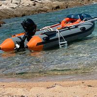 Gommone con motore